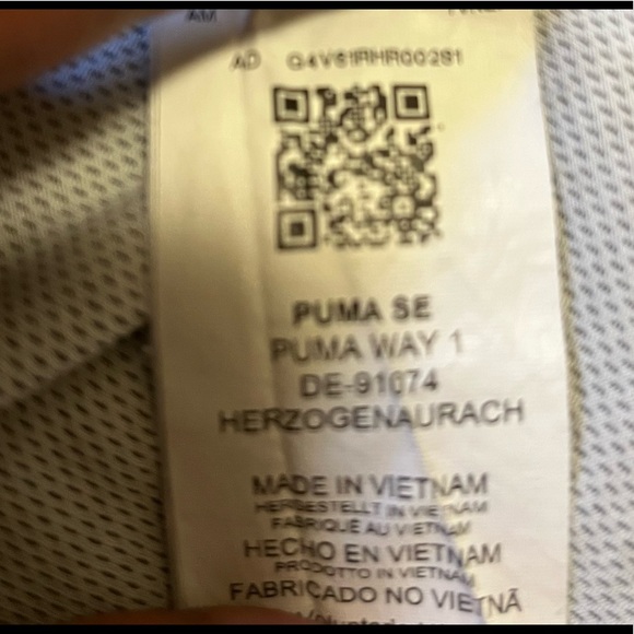 PUMA>>Men’s soft shirt. Size 9. Will fit youths who wear small adults sizes. - Picture 5 of 6